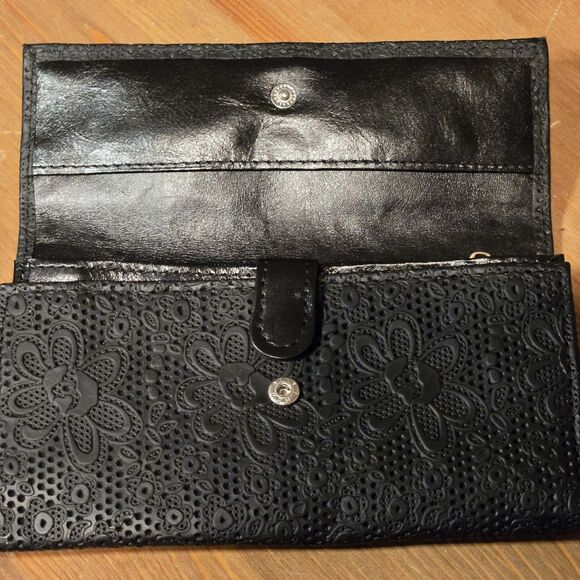 Black Faux Leather Floral Print XL Brand Wallet, NWOT 7.5 x 4 - Picture 5 of 9